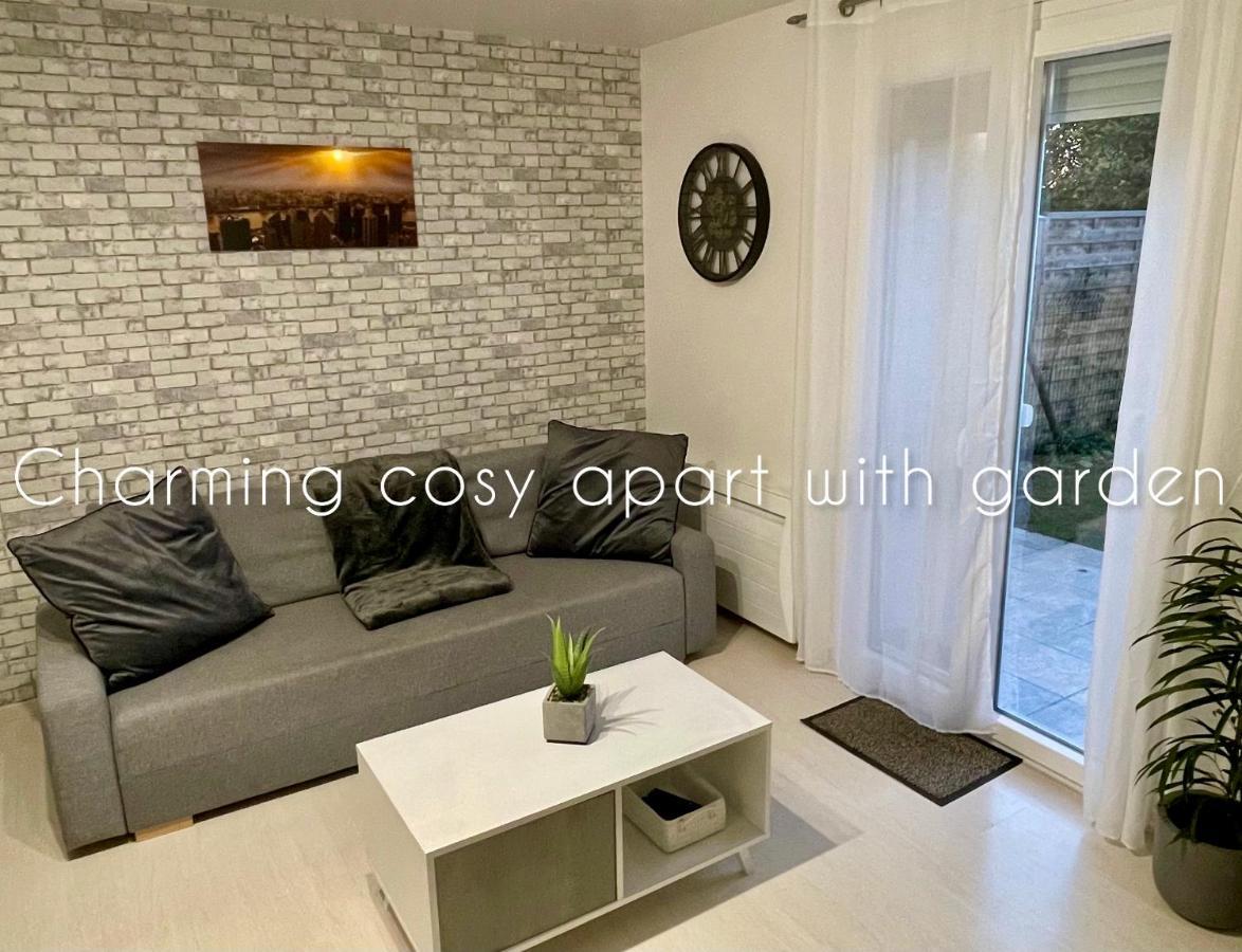 شقة Charming Cosy Apart With Garden Free Parking كلاي سويي المظهر الخارجي الصورة