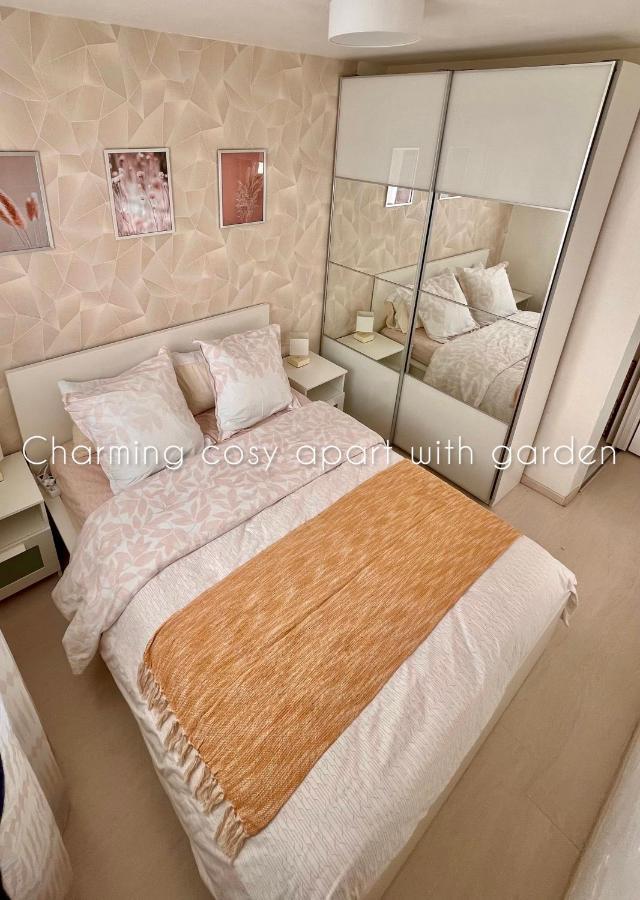 شقة Charming Cosy Apart With Garden Free Parking كلاي سويي المظهر الخارجي الصورة