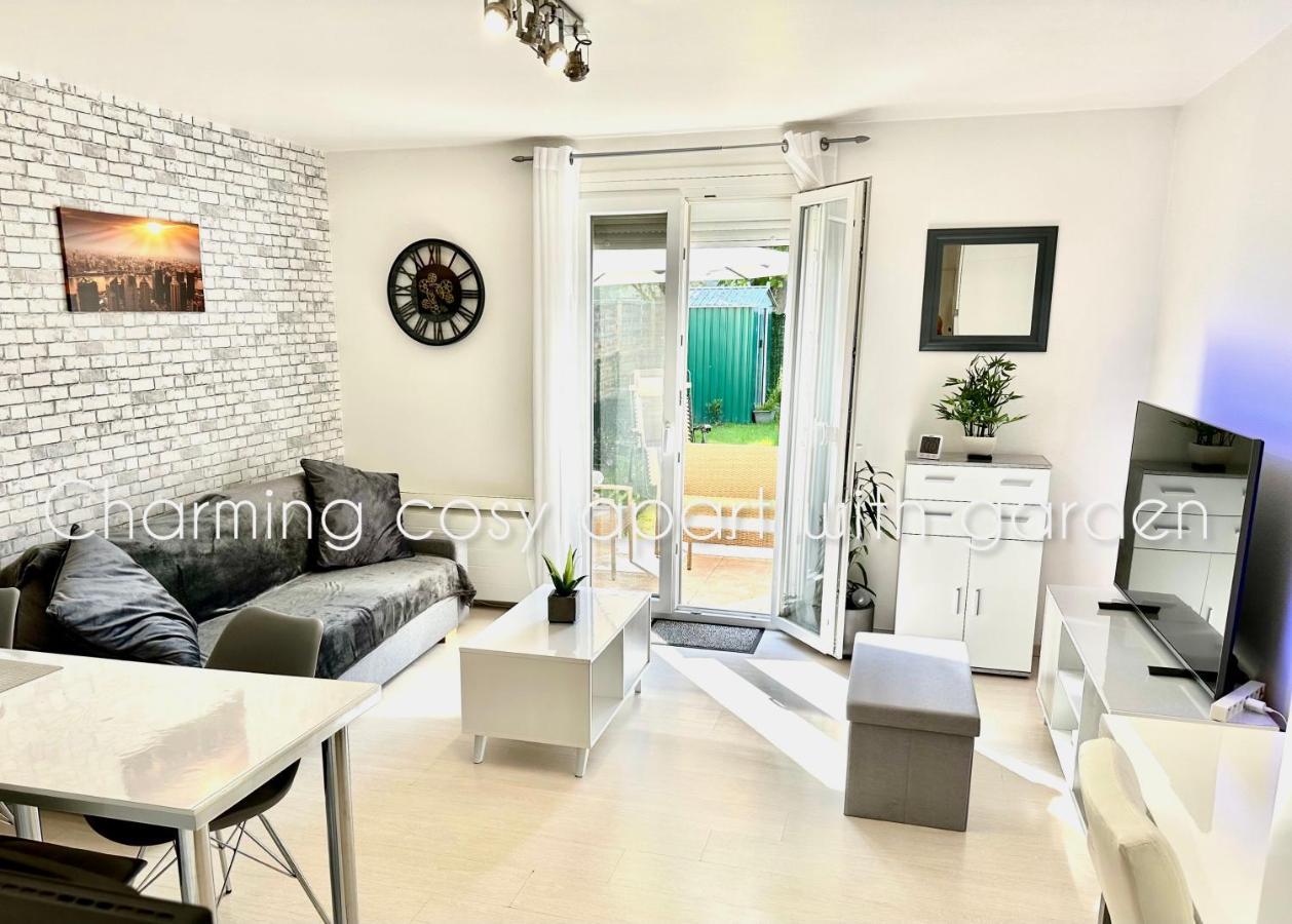 شقة Charming Cosy Apart With Garden Free Parking كلاي سويي المظهر الخارجي الصورة