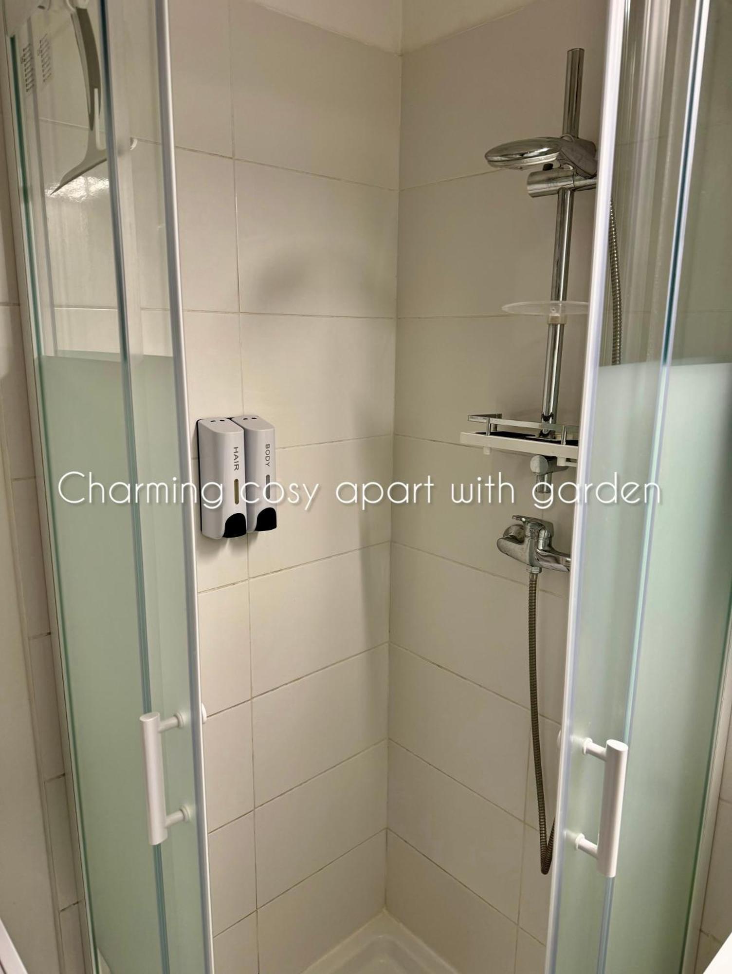 شقة Charming Cosy Apart With Garden Free Parking كلاي سويي المظهر الخارجي الصورة